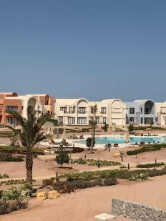 Elegant 3BR plus Nanny Villa in Kamaran - 0