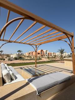 Elegant 3BR plus Nanny Villa in Kamaran - 4