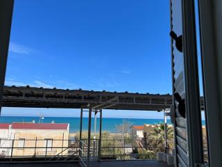 Trilocale vista mare tra brezza e relax - 1