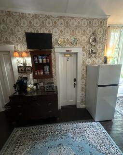 Belmont Inn - 2