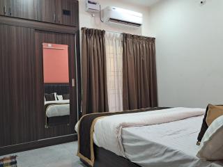 Fully Furnished - 2BHK Flat Near Rajiv Gandhi Sqr - 6