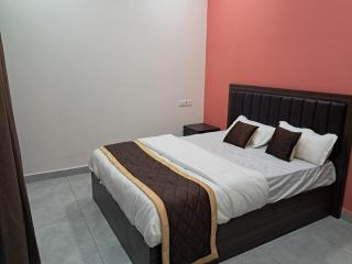 Fully Furnished - 2BHK Flat Near Rajiv Gandhi Sqr - 2
