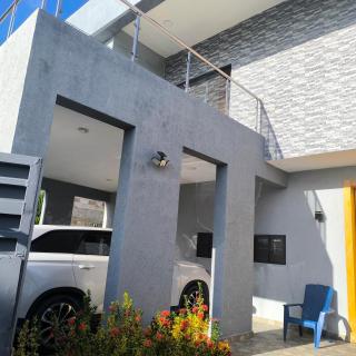Modern Luxury Villa Near Downtown - 7