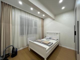 Peaceful Minimalist Stay, 2 Baths, Shopping Nearby - 1