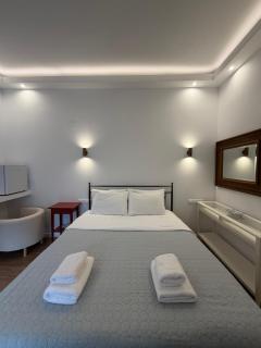 Douskos Uptown Living - 2