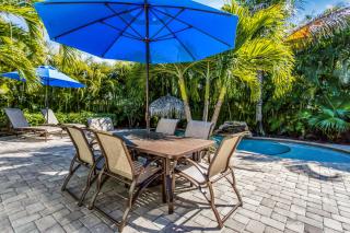 Ainsley Beach House - 6