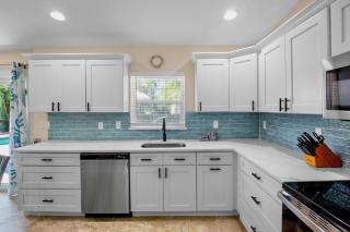 Ainsley Beach House - 1