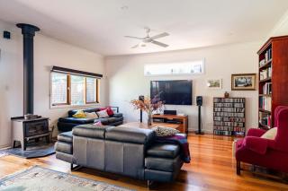 Beautiful Spacious Quiet House with a Garden and a Deck - 3