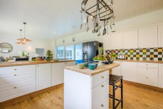 6 Bed in Hersham oc-t29211 - 2