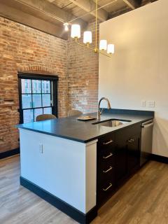 Brick & Bed Riverfront Lofts, T 402 - 9