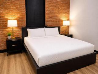 Brick & Bed Riverfront Lofts, T 402 - 3