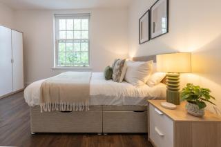 Elegant 2-Bed Retreat - Uni & LGI Location - 6