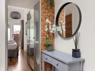 Hideaway Cosy 1 Bedroom with Free Parking - 8