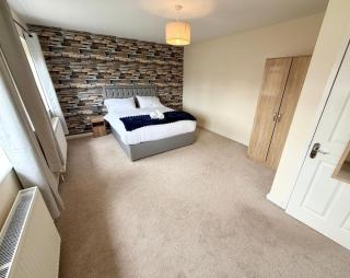 Modern 3BR with Parking -Contractor Friendly - 3