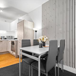 Stylish Two Bedroom Apartment - City Centre - Parking - King Beds - Fast Wi-Fi 81UM - 7