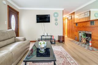 2 Mi to Heritage Park! Pet-Friendly Retreat - 5
