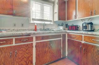 2 Mi to Heritage Park! Pet-Friendly Retreat - 3