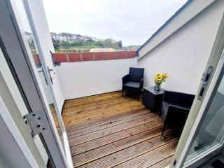 Apartment Sleeps 4 with Balcony and Parking - 3