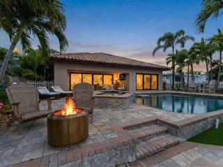 Harbor Villa Waterfront Pool Spa Firepit - 6
