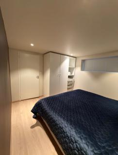 Centrally located, fully furnished, modern studio - 9