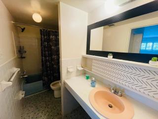 Large 2BR2BA Apartment Ideal for Long Stays - 6
