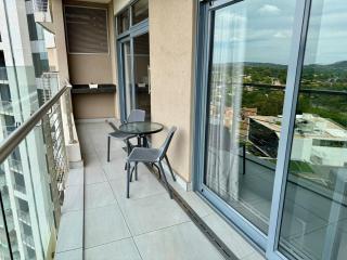 Cloud 11 Luxury Apartment-The Trilogy Menlyn Maine - 4