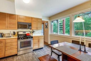 Alpine Condo - Ski In-Out Spacious Condo with Cozy Fireplace - 6