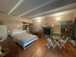 stanza con ingresso indipendente, letto 2 piazze - 5