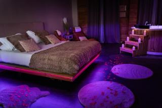 Love Room Bourges - Private Jacuzzi & Sauna - 1