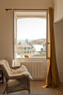 Charming, with views of the sea and the beach, and a pool - 5