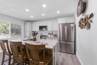 2BR Near Prescott Square - Gray Frontier House - 0