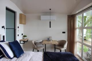 'Slapen aan het ven' lodge met jacuzzi - ontbijt - minibar - privétuin - privacy - waanzinnig uitzicht - beschermd natuurgebied - 5