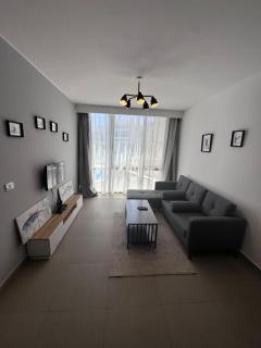 Sunny 2-Bedroom Sholan Unit with Pool View - 3