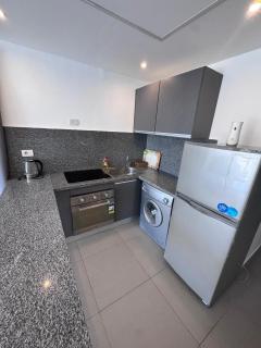 Sunny 2-Bedroom Sholan Unit with Pool View - 2