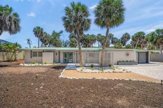 The Salt & Sand Beach Shack - 0