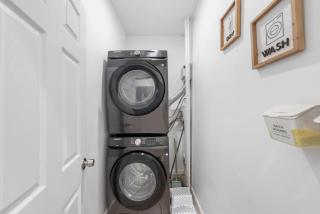 Sleeps 8, Stylish Home, Great Access NYC & EWR - 3