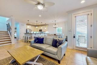 Gorgeous coastal home with shared pool and easy beach access - 7