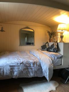Elgars Luxury Shepherds Huts - 4