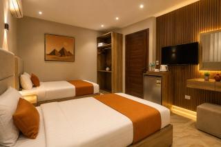 Olivia Pyramids View - Le Caire - 9