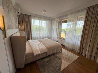 Luxury Oasis in the Heart of the City - 8