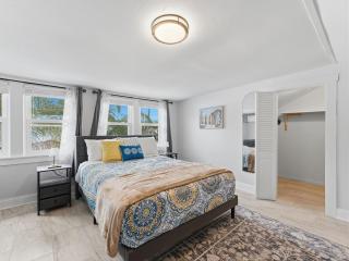 Clearwater Charm Top unit B - 9