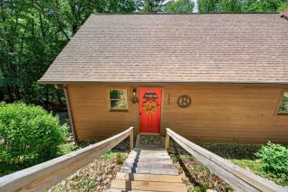 Scenic Mountain Getaway-Newly Renovated-Bear Ridge Lodge - 3