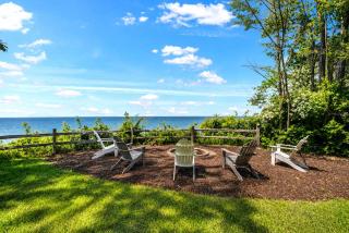 Blackstone on the Bluff with Lake Views Historic Home Family Friendly - South Haven - 0