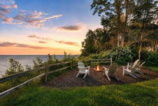 Blackstone on the Bluff with Lake Views Historic Home Family Friendly - South Haven - 3
