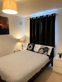 Deluxe En-suite Room w FastWiFi, Free Parking Equipped Kitchen - 6