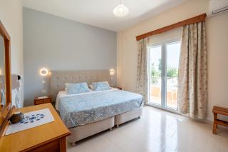 The Red Dragon Exclusive accommodation - Dassia - 4
