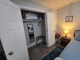 Cute 'n' Cozy, Pet Friendly Cottage! - 7