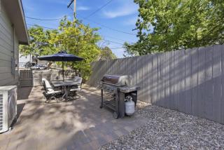 2BR Near Prescott Square - Gray Frontier House - 1
