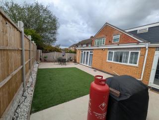 Walsall - 4 Bedroom House, Free Wi-Fi, Spacious Garden, Sleeps 9 - 5