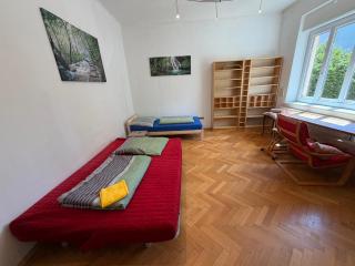 Großzügige Altbau-Wohnung mit Loggia & Grünblick - 7